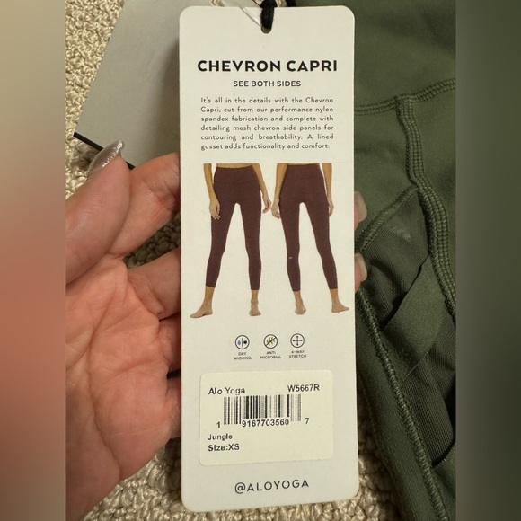 ALO CHEVRON CAPRI SIZE XS - Picture 2 of 6